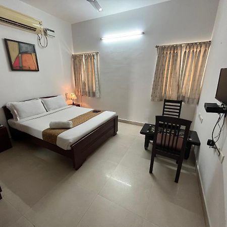 Hotel Avuraa Hospitality India Chennai Esterno foto