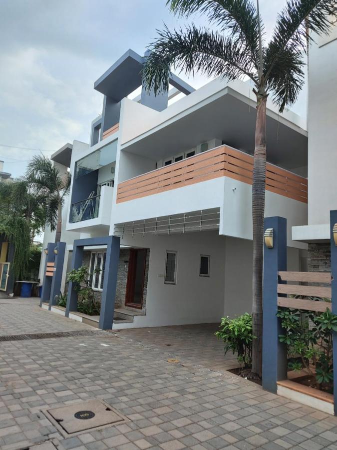 Hotel Avuraa Hospitality India Chennai Esterno foto