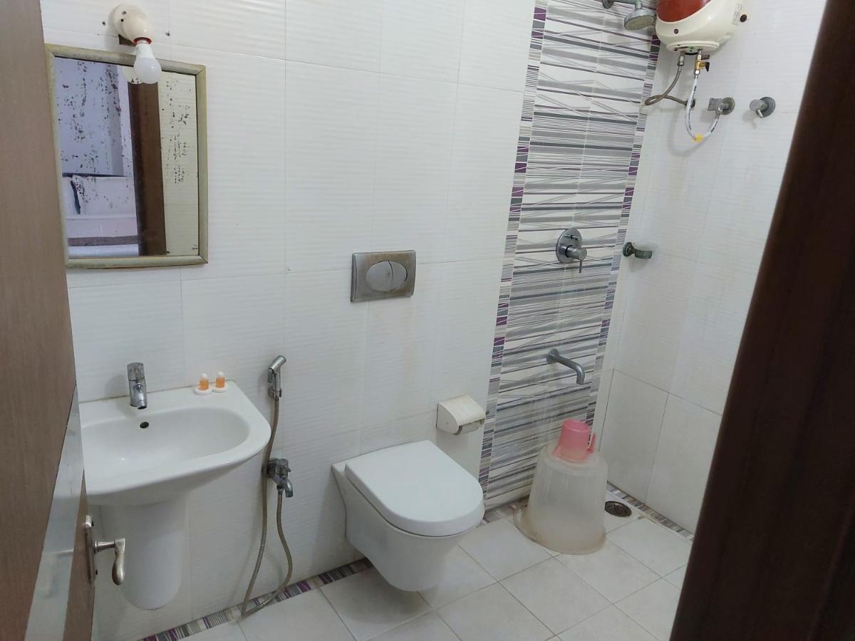 Hotel Avuraa Hospitality India Chennai Esterno foto