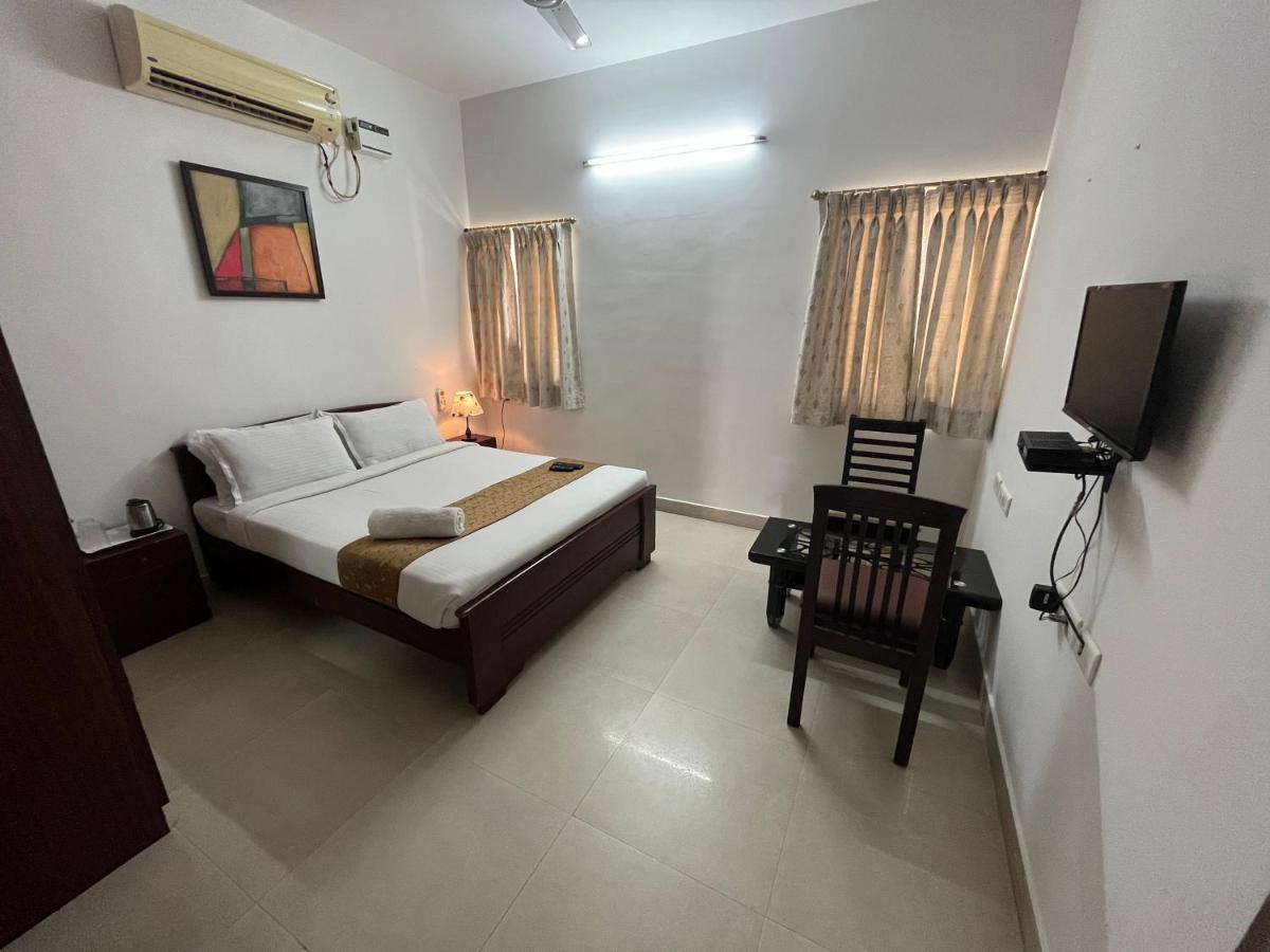 Hotel Avuraa Hospitality India Chennai Esterno foto