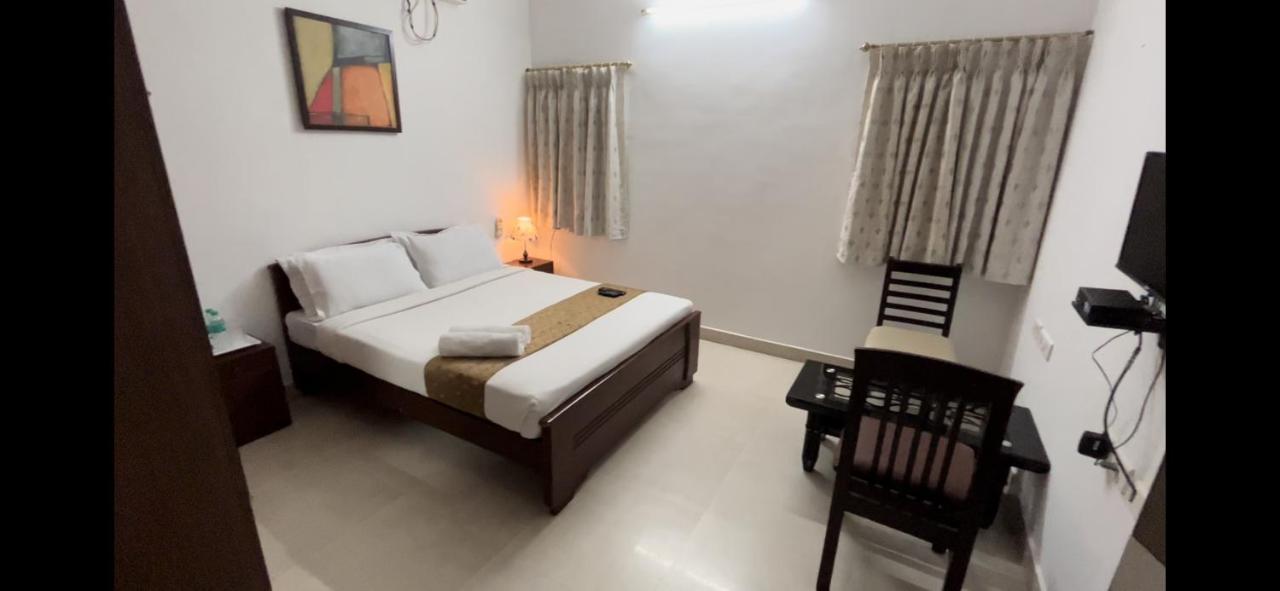 Hotel Avuraa Hospitality India Chennai Esterno foto