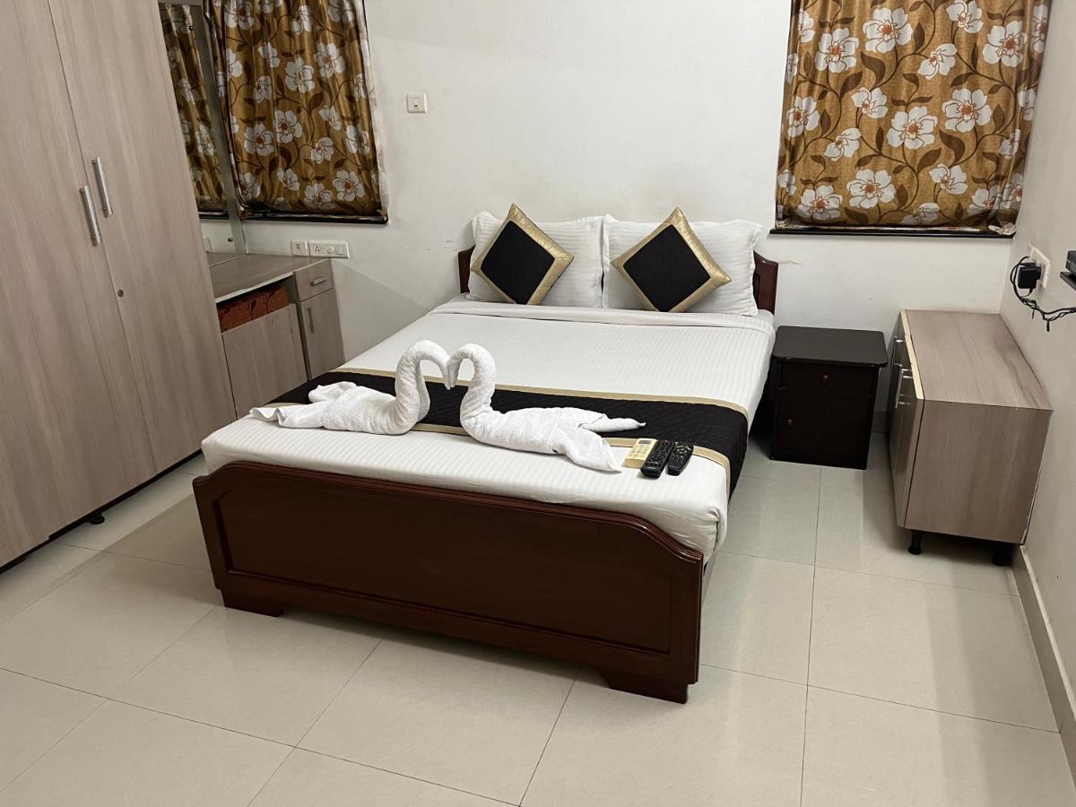 Hotel Avuraa Hospitality India Chennai Esterno foto