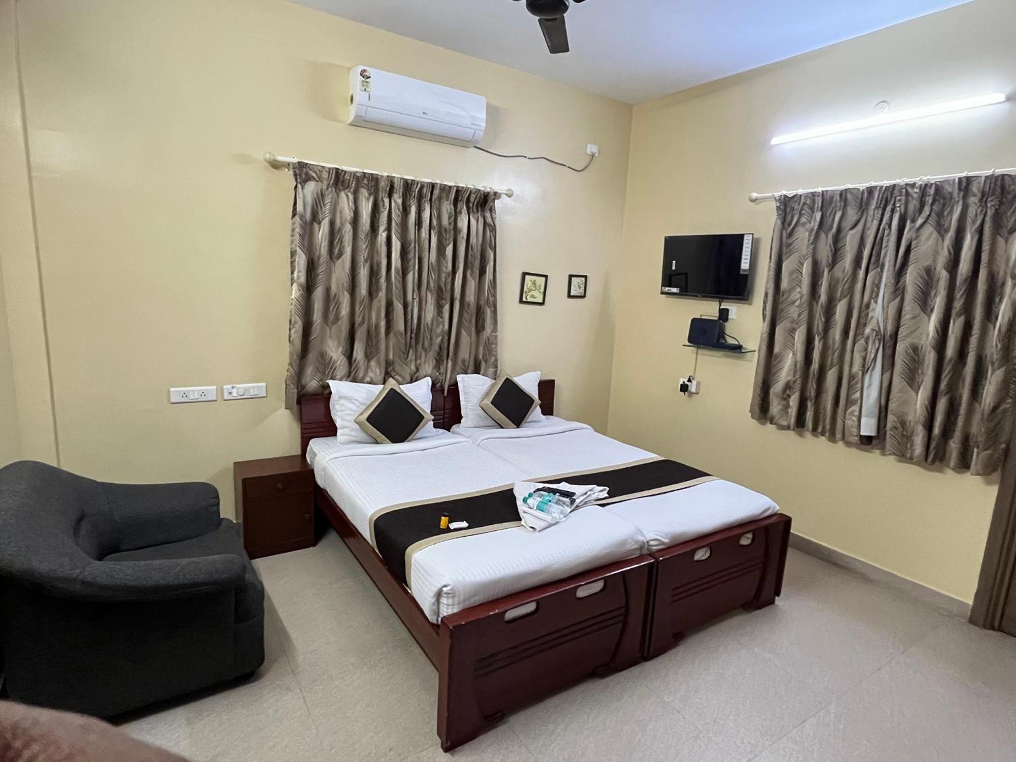 Hotel Avuraa Hospitality India Chennai Esterno foto